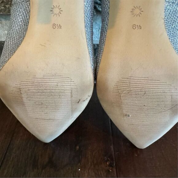 Stuart Weitzman Women's Silver Sparkle Pump Heels Size 6.5 Wedding - Picture 7 of 12